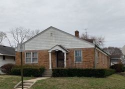 Pre-foreclosure Listing in N CHESTER AVE INDIANAPOLIS, IN 46201