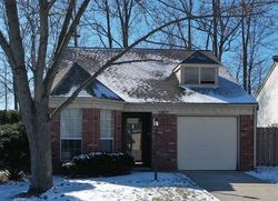Pre-foreclosure in  COLONY POINTE SOUTH DR Indianapolis, IN 46250