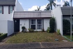  Twin Sabal Dr, Hialeah FL
