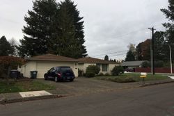 Pre-foreclosure in  SE 35TH AVE Hillsboro, OR 97123