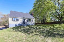 Pre-foreclosure Listing in SCOBIE POND RD DERRY, NH 03038