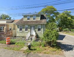 Pre-foreclosure in  CHEROKEE ST Staten Island, NY 10305