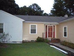 Pre-foreclosure in  HOLLY VIEW DR Gloucester Point, VA 23062