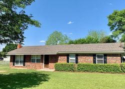 Pre-foreclosure in  DRURY LN Dothan, AL 36305