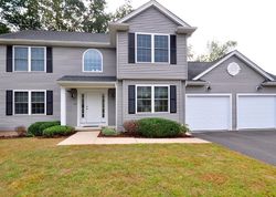 Pre-foreclosure in  SUNNYFIELD DR Windsor, CT 06095