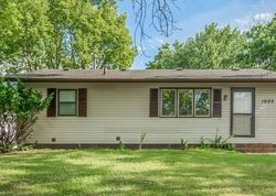 Pre-foreclosure in  E WATROUS AVE Des Moines, IA 50320