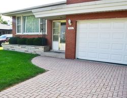 Pre-foreclosure in  KEDVALE AVE Oak Lawn, IL 60453