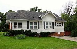 Pre-foreclosure Listing in 1ST ST N NEWTON, IA 50208