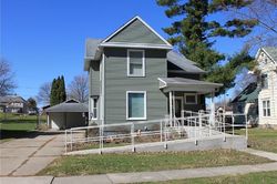 Pre-foreclosure in  8TH AVE Belle Plaine, IA 52208