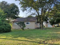 Pre-foreclosure in  QUEENS RD Parsons, KS 67357