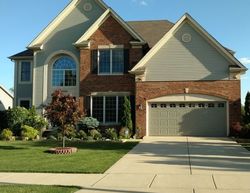 Pre-foreclosure in  W MILESTONE DR Plainfield, IL 60585
