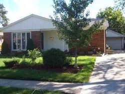 Pre-foreclosure Listing in E MERLE LN WHEELING, IL 60090