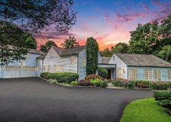 Pre-foreclosure in  CANOE HILL RD New Canaan, CT 06840