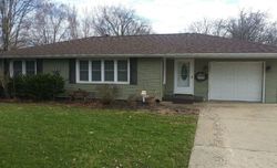  Edgewater Dr, Pekin IL