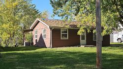 Pre-foreclosure Listing in 10TH ST EAST MOLINE, IL 61244