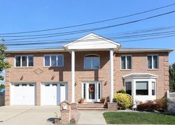 Pre-foreclosure in  PRAGUE CT Staten Island, NY 10309