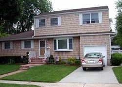 Pre-foreclosure Listing in ARD ST BAY SHORE, NY 11706