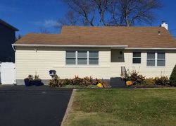  Kellum St, West Babylon NY