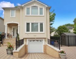 Pre-foreclosure in  IRENE LN Staten Island, NY 10307
