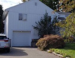 Pre-foreclosure in  CIRCLE DR Syosset, NY 11791