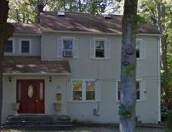Pre-foreclosure in  ROSE AVE Great Neck, NY 11021