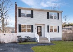 Pre-foreclosure Listing in BRUSHWOOD DR SHIRLEY, NY 11967