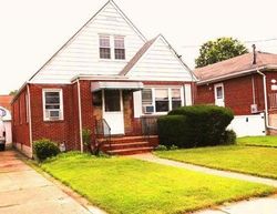 Pre-foreclosure in  S 9TH ST New Hyde Park, NY 11040