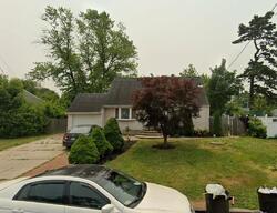 Pre-foreclosure in  FRANKLIN ST Brentwood, NY 11717