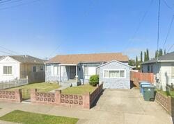 Pre-foreclosure in  HILTON AVE Vallejo, CA 94591