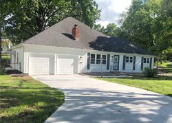 Pre-foreclosure in  NE 50TH ST Kansas City, MO 64119