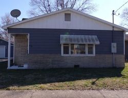 Pre-foreclosure Listing in BURKETT ST BENTON, IL 62812