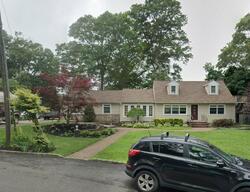 Pre-foreclosure in  LINDEN LN Farmingville, NY 11738