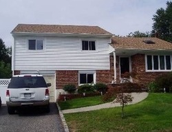 Pre-foreclosure Listing in FLORAL AVE PLAINVIEW, NY 11803