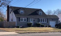 Pre-foreclosure in  PRAIRIE DR North Babylon, NY 11703