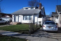 Pre-foreclosure in  194TH ST Saint Albans, NY 11412