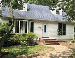 Pre-foreclosure Listing in N FULTON AVE LINDENHURST, NY 11757