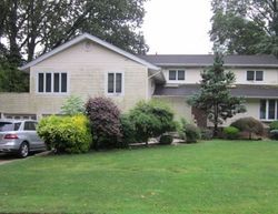 Pre-foreclosure in  TANNERS RD Great Neck, NY 11020