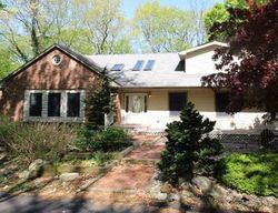 Pre-foreclosure in  FAIRWAY PL Cold Spring Harbor, NY 11724