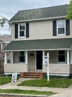 Pre-foreclosure in  5TH AVE Bay Shore, NY 11706