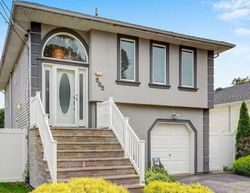 Pre-foreclosure in  N RICHMOND AVE Massapequa, NY 11758