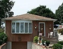 Pre-foreclosure in  CAMBRIDGE ST Malverne, NY 11565