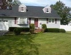 Pre-foreclosure in  HIGHLAND AVE West Islip, NY 11795