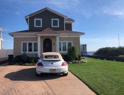 Pre-foreclosure Listing in BAY 9TH ST WEST ISLIP, NY 11795
