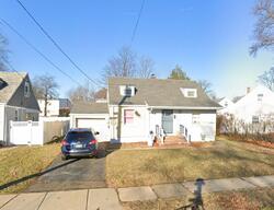 Pre-foreclosure in  BROOKSIDE DR Roselle, NJ 07203