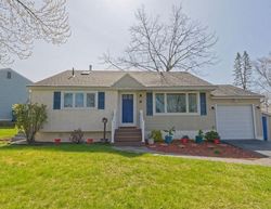 Pre-foreclosure Listing in NELSON AVE LATHAM, NY 12110