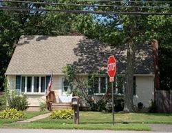 Pre-foreclosure Listing in CLAY PITTS RD EAST NORTHPORT, NY 11731