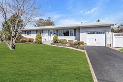 Pre-foreclosure in  RICHLEE ST Blue Point, NY 11715