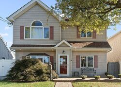 Pre-foreclosure in  WINCHESTER AVE Staten Island, NY 10312