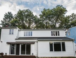 Pre-foreclosure in  ARLEIGH DR Albertson, NY 11507