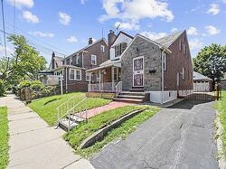 Pre-foreclosure in  114TH DR Saint Albans, NY 11412